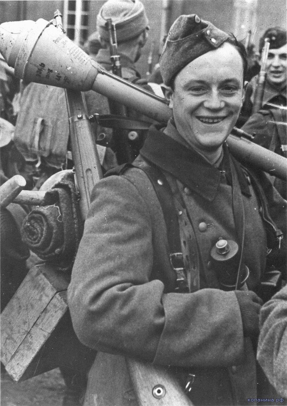 немецкий солдат с панцерфаустом