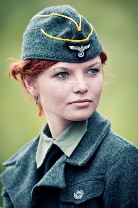 Девушки в немецкой форме Археология и смежные темы Военная история оружие старые и военные
