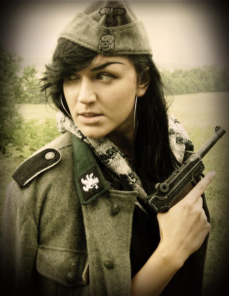 Фашистская женщина. Девушка. Немки в форме. Красивые девушки в немецкой форме. Немки в военной форме.