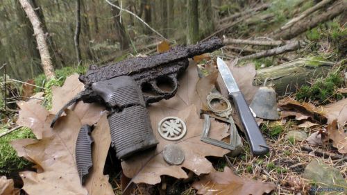 находки копателей - немецкий пистолет